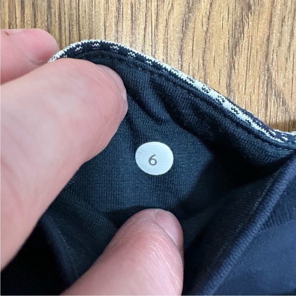 Lululemon cropped leggings - Picture 2 of 6